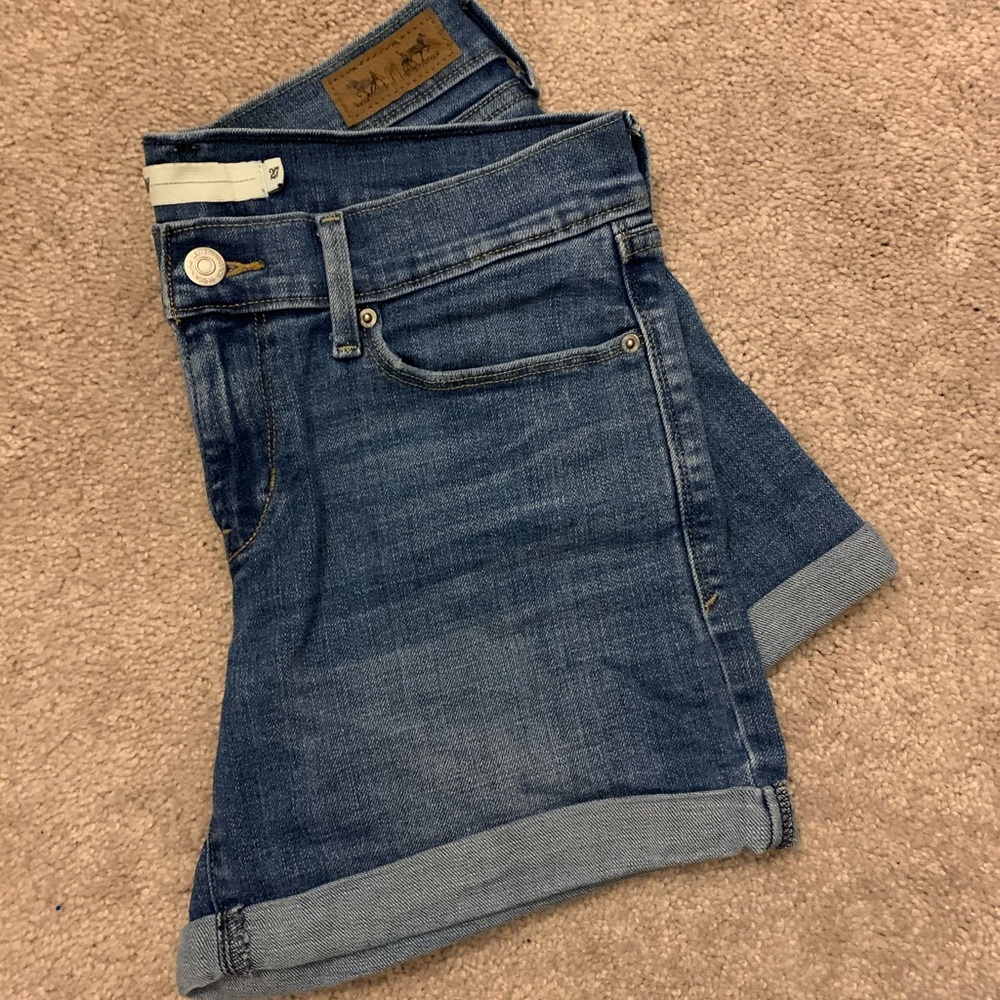 Levi’s Shorts size 27